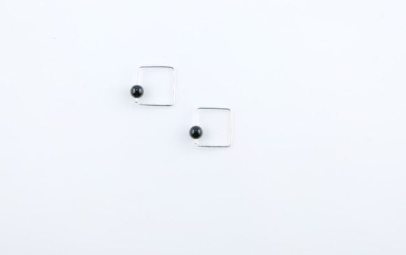 Pin Series Earrings: Onyx 2枚目の画像