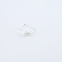 Pin Series Earrings: White Shell 1枚目の画像