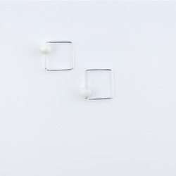 Pin Series Earrings: White Shell 2枚目の画像