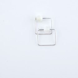 Pin Series Earrings: White Shell 3枚目の画像