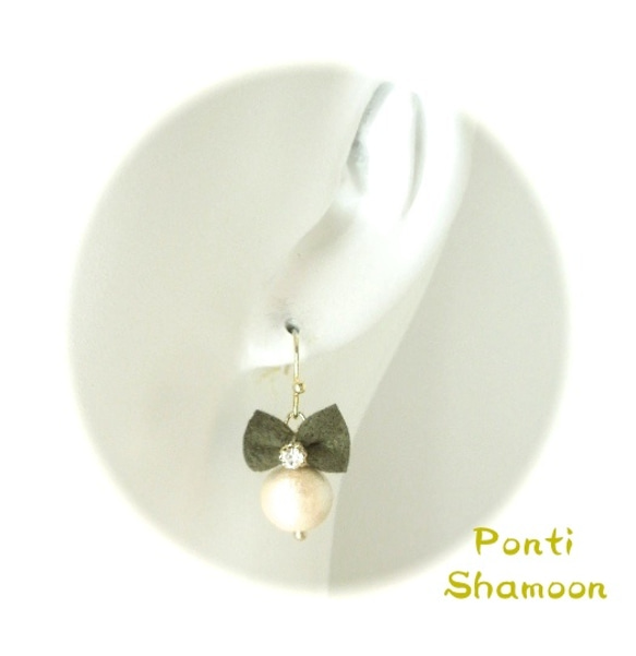 Green Ribbon & cotton pearl  - ピアス - 2枚目の画像
