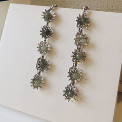 Flower Ladder Earrings KHAKI 2枚目の画像