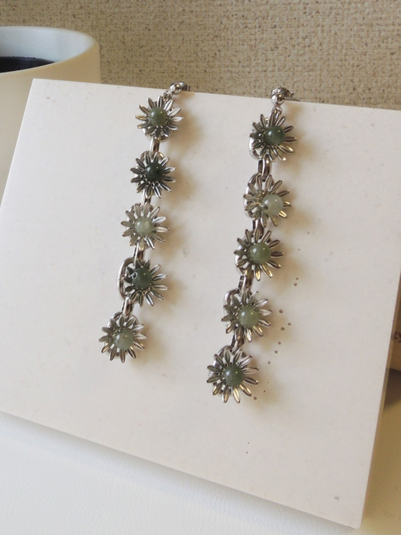 Flower Ladder Earrings KHAKI 2枚目の画像