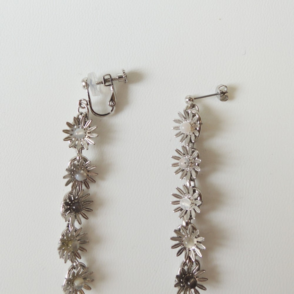 Flower Ladder Earrings KHAKI 4枚目の画像