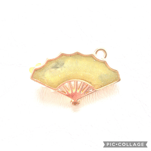 おまとめ中 花と扇子のストラップ