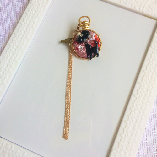 レジン 時計 黒 薔薇 猫 ネコ キャット ブローチ チャーム 懐中時計 