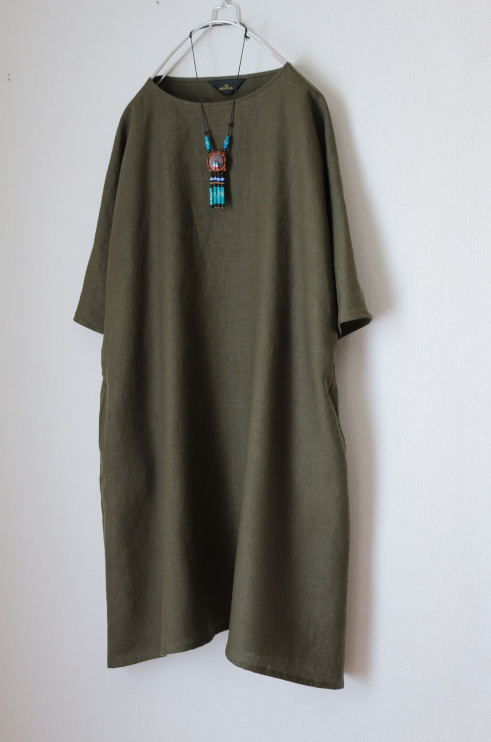 風が通るリネン100％のワンピース　カーキ