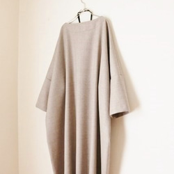 秋冬優質羊毛100％連衣裙超大米色 第2張的照片