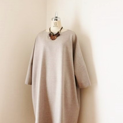 秋冬優質羊毛100％連衣裙超大米色 第4張的照片