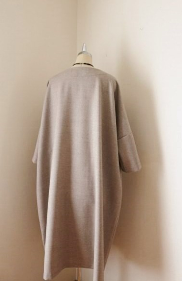 秋冬優質羊毛100％連衣裙超大米色 第6張的照片