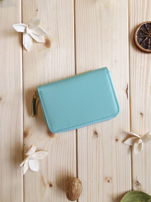 【パステルブルー】上品かつ高級感のある佇まいに仕上げた多機能に使えるマルチケース/ミニ財布【ユニセックス】