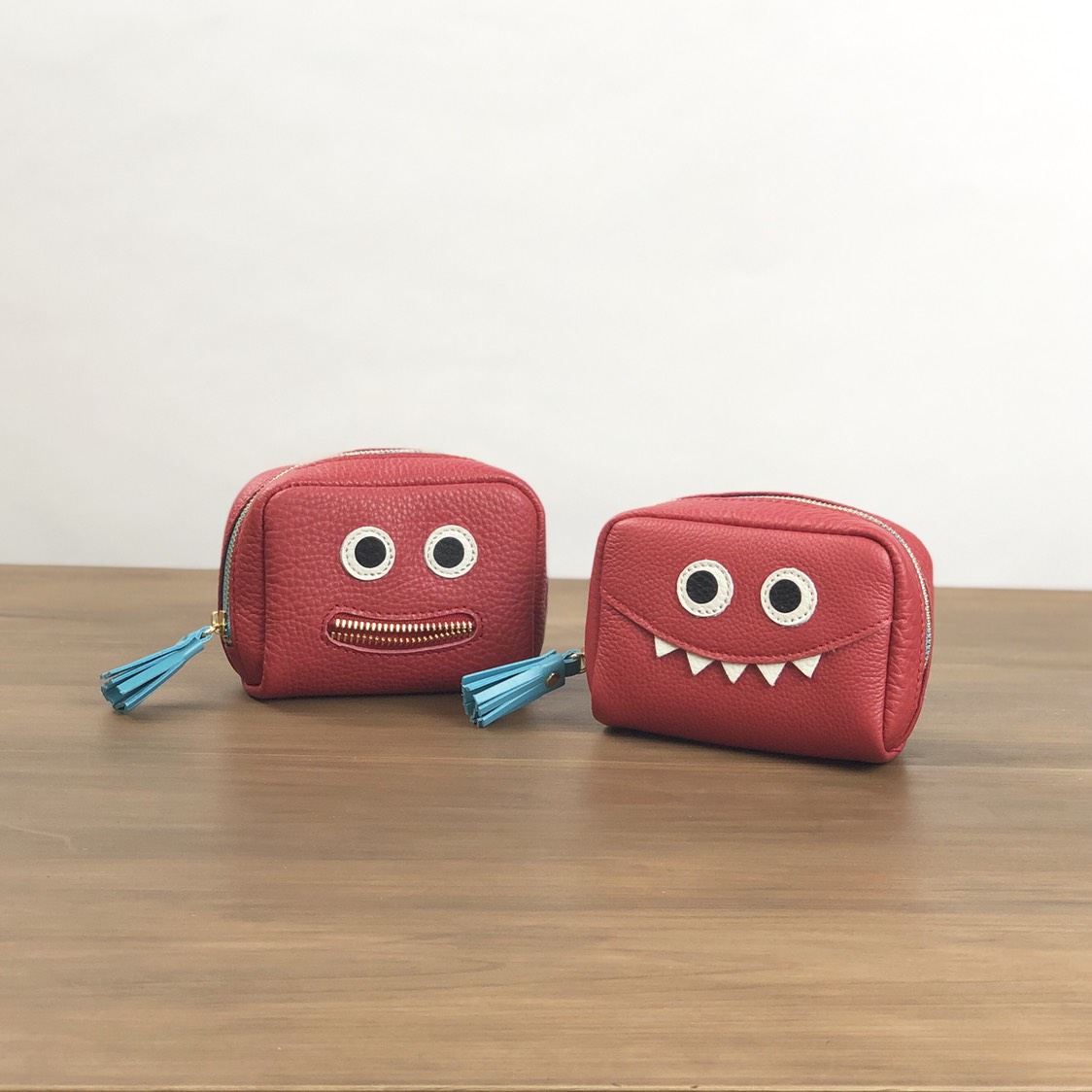 【レッド/SMALL】毎日の相棒♪ふっくらコロンとしたモンスター/ニッコリマルチポーチ【お顔が選べる】