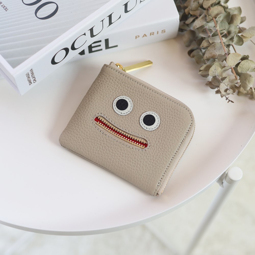 【ベージュ】高級感のある薄くて軽い/思わずニッコリ笑顔になってしまうモンスターコンパクトミニL字財布