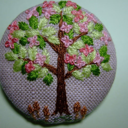 春…手刺繍ブローチ 2枚目の画像