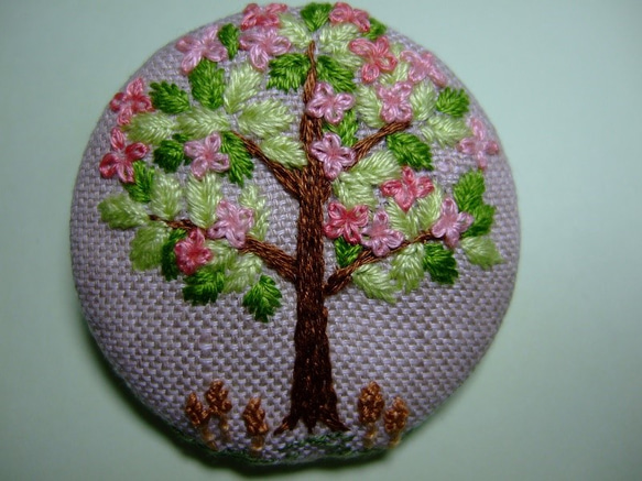 春…手刺繍ブローチ 2枚目の画像