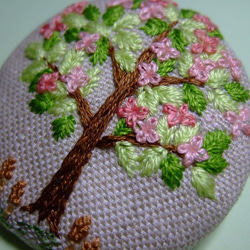 春…手刺繍ブローチ 3枚目の画像