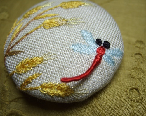 麦と赤とんぼ手刺繍ブローチ ブローチ さくらさくら 通販 麦と赤とんぼ手刺繍ブローチ ブローチ さくらさくら 通販