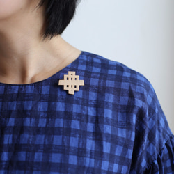 Waffle brooch small / ワッフルブローチ⼩ 1枚目の画像