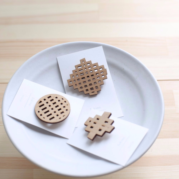 Waffle brooch small / ワッフルブローチ⼩ 5枚目の画像