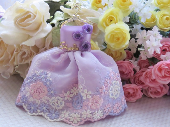 ツイートユー・ユーB57紫のバラのシフォンドレス手作りのウールのボールペンダントキーリング - 。結婚式小さなオブジェクト 1枚目の画像