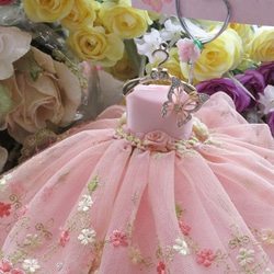 啾啾.羽樂Ｄ０１粉紅佳人婚紗禮服桌夾／名片夾／鑰匙圈～婚禮佈置 第2張的照片
