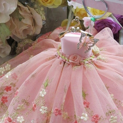 啾啾.羽樂Ｄ０１粉紅佳人婚紗禮服桌夾／名片夾／鑰匙圈～婚禮佈置 第4張的照片