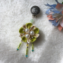 [アルミ布ドレッシングウサギ]花の房のイヤリング緑の甘い和風布の花 1枚目の画像