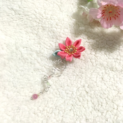[鋁飾布裳兔]金屬線編織耳骨環-右耳繁花夾式-粉紅雛菊 第2張的照片