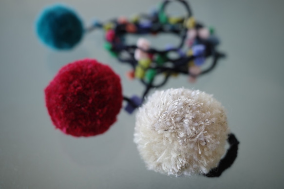 手編み ラリエット リング ギフトバッグ付き ポンポン Hand knitting AZN1601 5枚目の画像