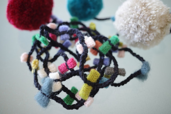手編み ラリエット リング ギフトバッグ付き ポンポン Hand knitting AZN1601 6枚目の画像