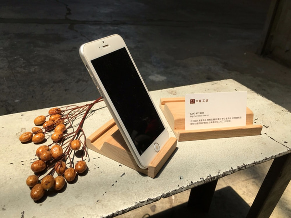 [木城工坊] 原木多功能手機架/雙側多視角 -檜木(6cm)-兩個 第1張的照片