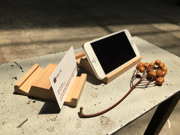 [木城工坊] 原木多功能手機架/雙側多視角 -檜木(6cm)-兩個 第3張的照片