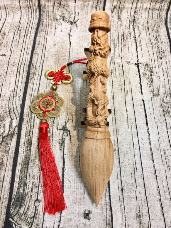 [木城工坊]原木木藝品-龍筆-21cm (包含底座) 第5張的照片