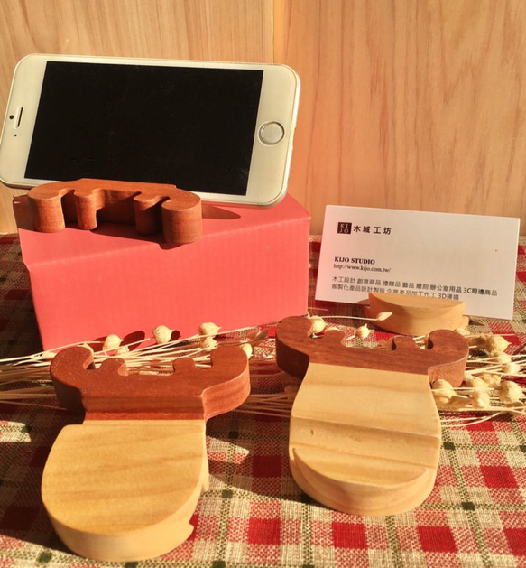 [木城工坊] 原木造型手機架-聖誕馴鹿 第1張的照片