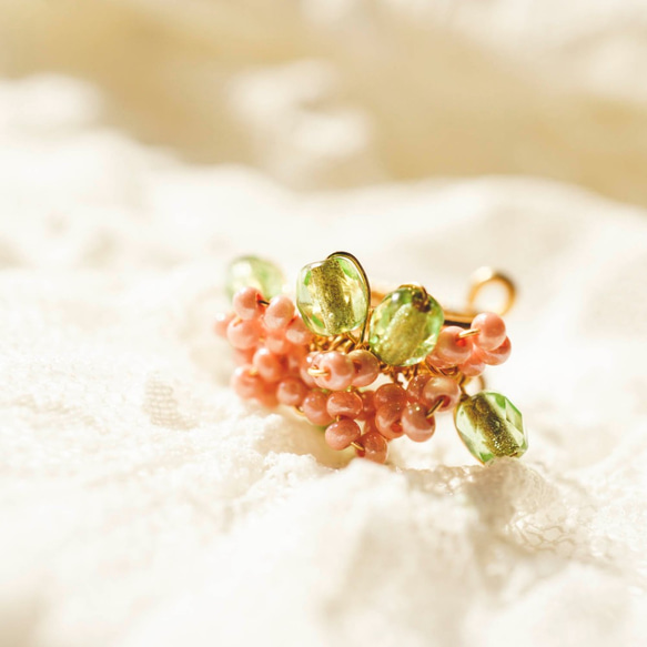 ふんわり桜とミモザのイヤーカフセット 4枚目の画像