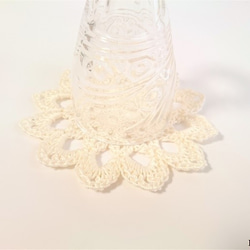 お花のドイリー　手編みレース　オフホワイト 3枚目の画像