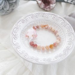 桜瑪瑙とお花のガラス玉のパワーストーンブレスレット 2枚目の画像