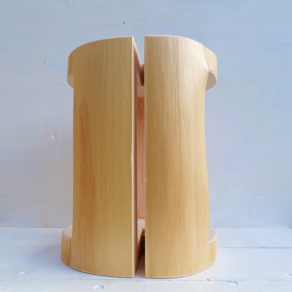 ヒノキくり抜きスツール/磨き丸太仕上げ　サイドテーブル　ディスプレイ　ウッドスツール　木製の棚