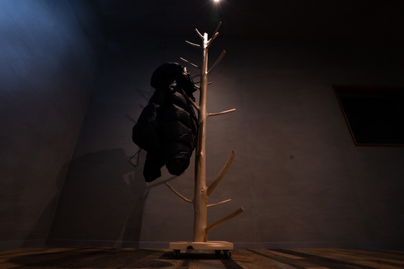 コートハンガー　MORITO 北欧　ナチュラルデザイン　本物のヒノキの枝を使用　アパレル　店舗什器　キャスター付き 1枚目の画像