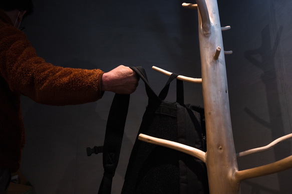 コートハンガー　MORITO 北欧　ナチュラルデザイン　本物のヒノキの枝を使用　アパレル　店舗什器　キャスター付き 5枚目の画像