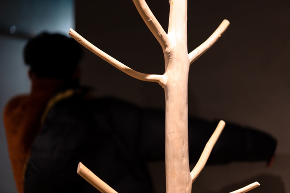 コートハンガー　MORITO 北欧　ナチュラルデザイン　本物のヒノキの枝を使用　アパレル　店舗什器　キャスター付き 7枚目の画像