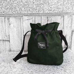 極簡約帆布水桶包-黑墨綠 隨身包 / 斜背包 / 斜肩包 / 護照包 / 束口包 第1張的照片