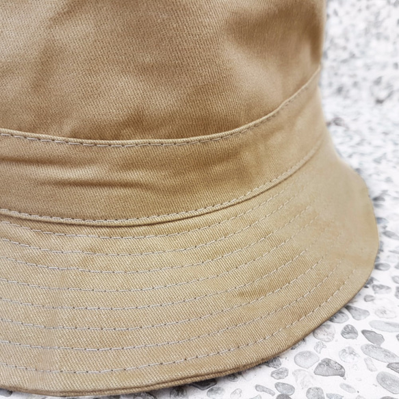 極簡約純棉雙面手工平頂漁夫帽 - 奶茶色 卡其色 第7張的照片