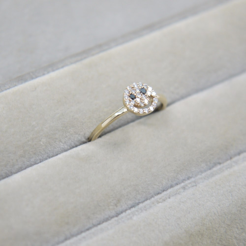 可愛いスマイルデザインのダイヤモンドリング☆ K18ダイヤ リング 0.15  