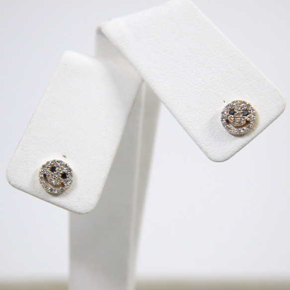 可愛いスマイルデザインのダイヤモンドピアス☆ K18ダイヤ ピアス 0.15  