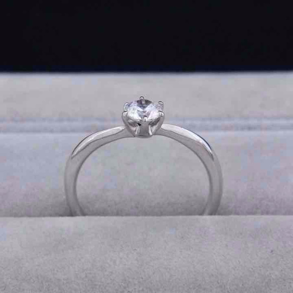 一粒ダイヤの指輪 0.3ct プラチナ V字 婚約指輪 トップグレードのダイヤで作成プラン 2枚目の画像
