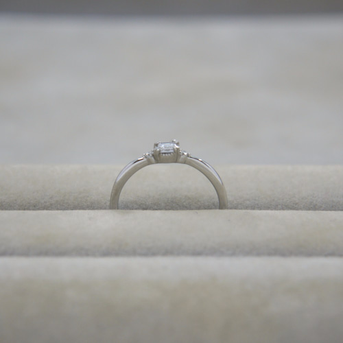 受注生産】プラチナ ダイヤ リング 0.15ct エメラルドカット PT