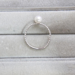 小粒で可愛い一粒パールの指輪✩K18WGパールリング  あこや真珠 5-5.5ミリ ホワイトゴールド 4枚目の画像
