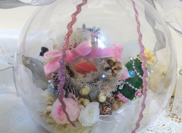 《X'mas snow globe》聖誕雪球*聖誕節*耶誕節*雪球*裝飾*不凋花.恆星花.永生花*禮物* 第2張的照片