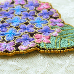 手刺繍・洗えるフェルトのコースター「紫陽花」 3枚目の画像